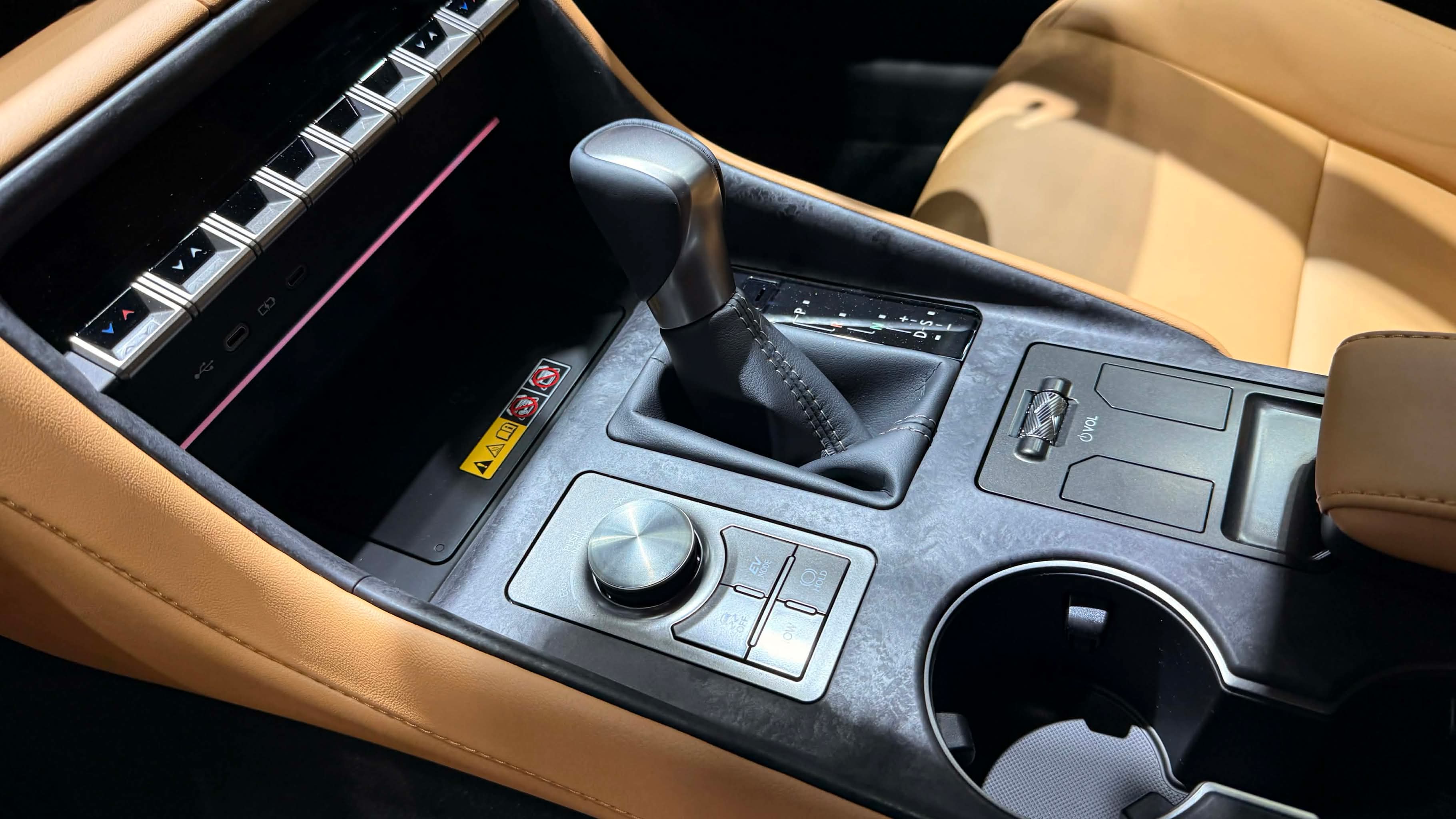 photo of Lexus IS 300h, BIMS 2026