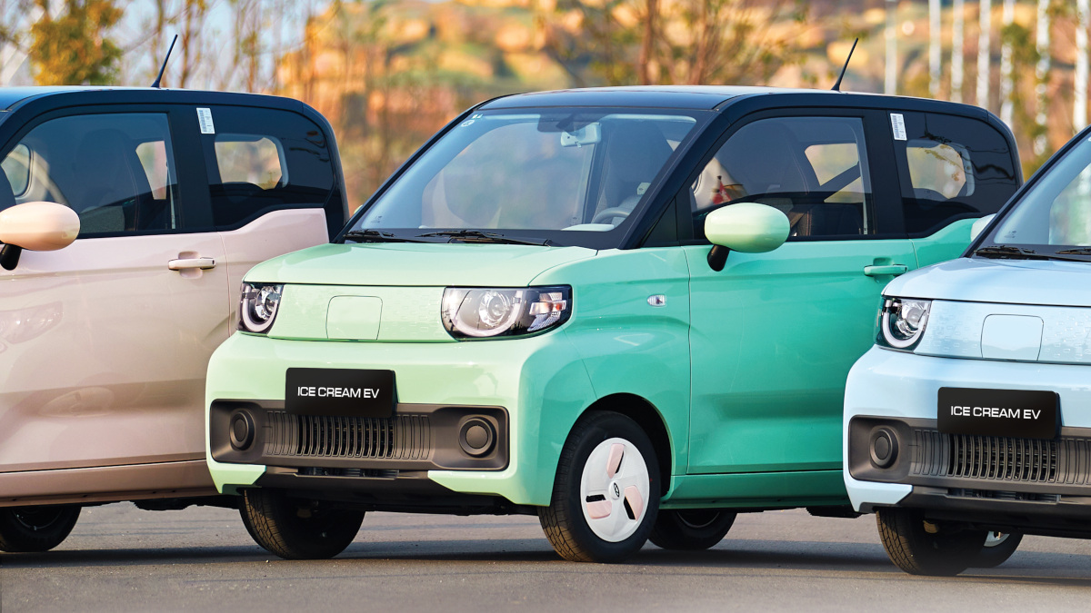 Image of an ACMobility electric vehicle charging station